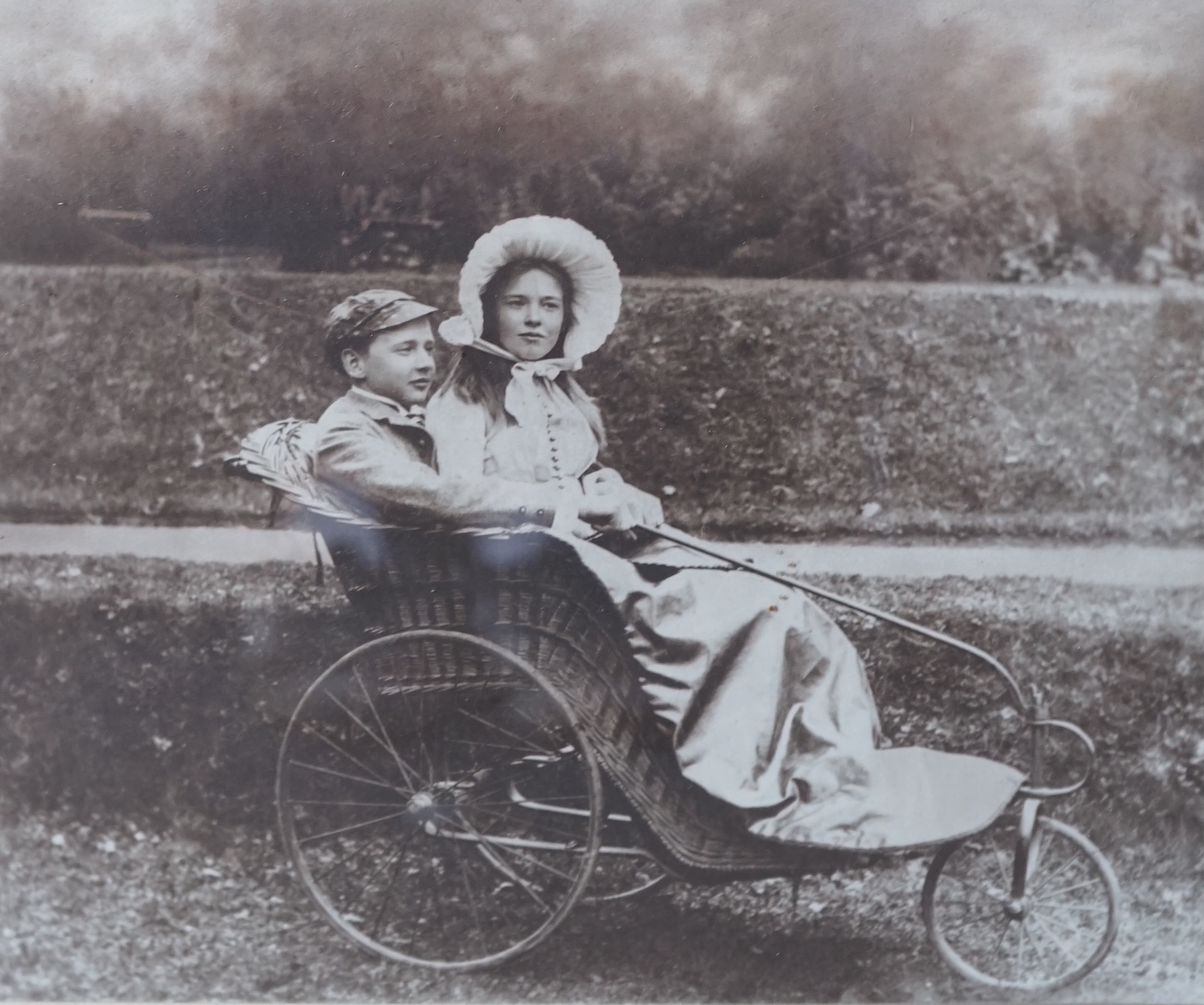 Six assorted late Victorian / Edwardian framed photographs